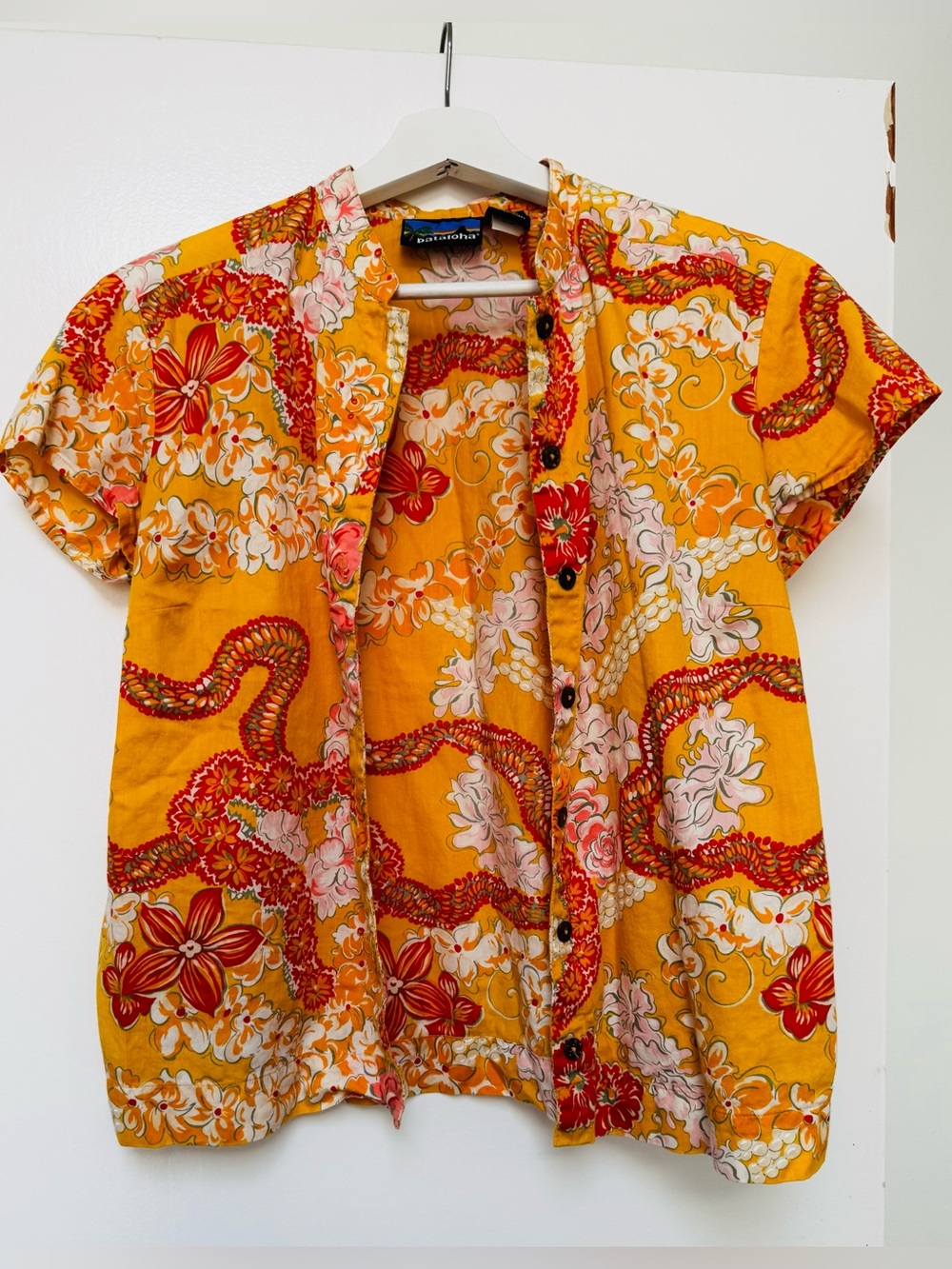 Patagonia “Pataloha” Women's collarless Hawaiian shirt
Sz M